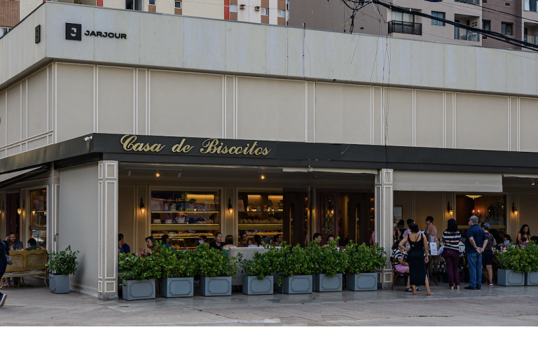 Fachada Alecrim Mall em Águas Claras com Biscoitos Mineiros e Drogafuji.